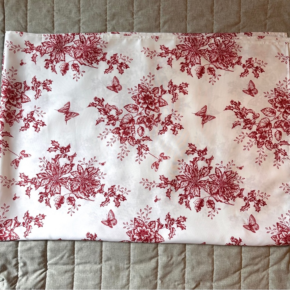 Lenox Christmas Poinsettia Toile Tablecloth 60”x83”Holly Berries Red White